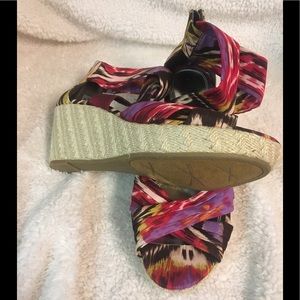 Apostrophe wedges, size 10.